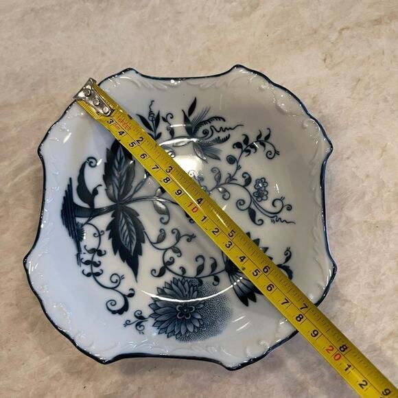 Vintage Blue Onion porcelain serving dish Japan - Picture 8 of 10
